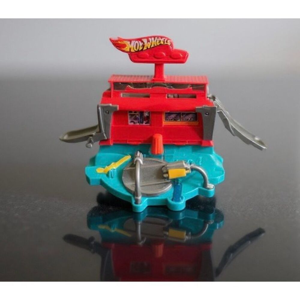 2012 Mattel Hot Wheels Car Wash Fold Up Playset